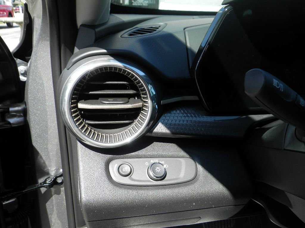 New 2025 Chevrolet Trax ACTIV w/ Driver Confidence Package image 16