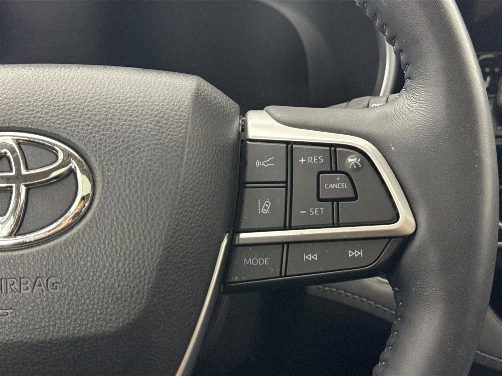Used 2023 Toyota Highlander Limited AWD/4WD image 19
