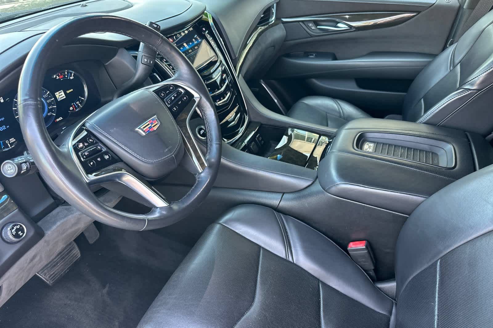 Used 2018 Cadillac Escalade Platinum AWD/4WD image 12