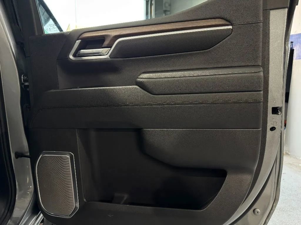 Used 2024 Chevrolet Silverado 1500 High Country w/ Technology Package image 24