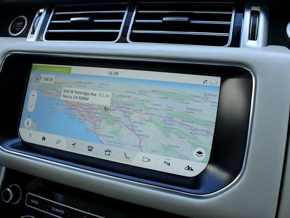 Used 2017 Land Rover Range Rover HSE image 25