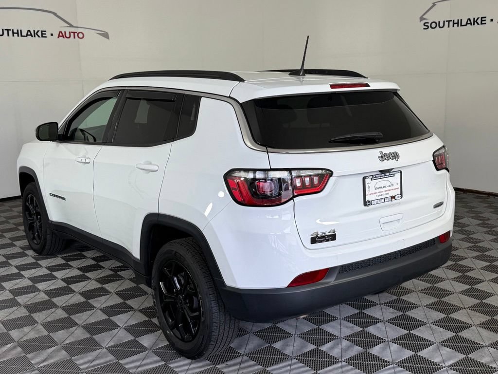 Used 2025 Jeep Compass Latitude AWD/4WD image 6