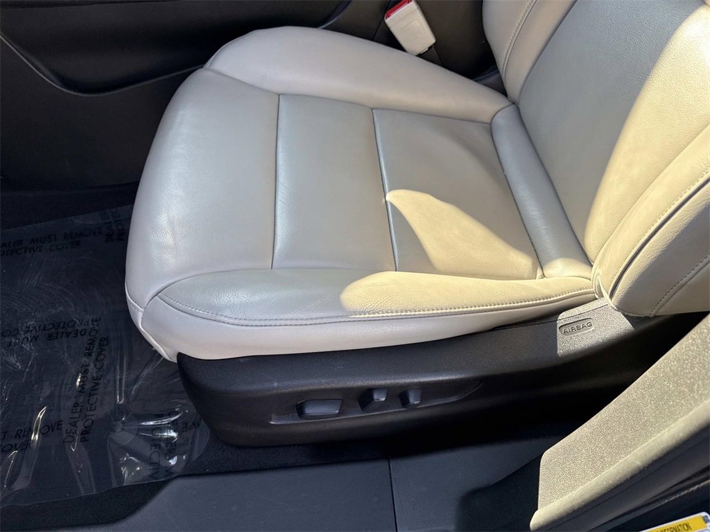 Used 2019 Cadillac XT4 Premium Luxury w/ Cold Weather Package image 17