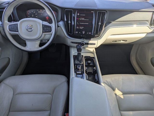 Used 2018 Volvo XC60 T6 Momentum w/ Convenience Package image 16