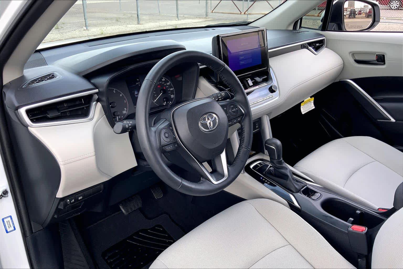Used 2023 Toyota Corolla Cross LE FWD image 17