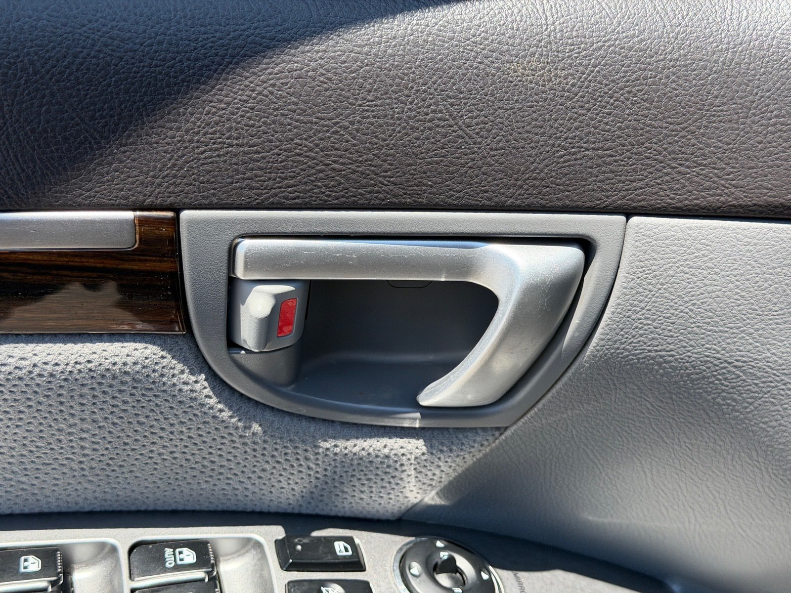 Used 2011 Hyundai Santa Fe SE FWD image 17
