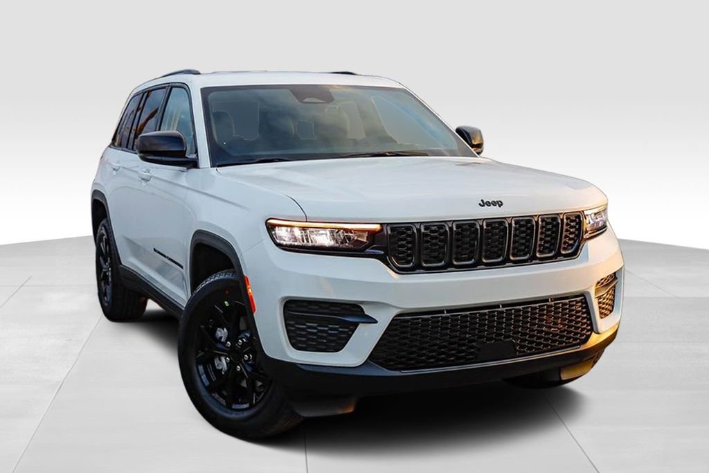 New 2025 Jeep Grand Cherokee Altitude image 2
