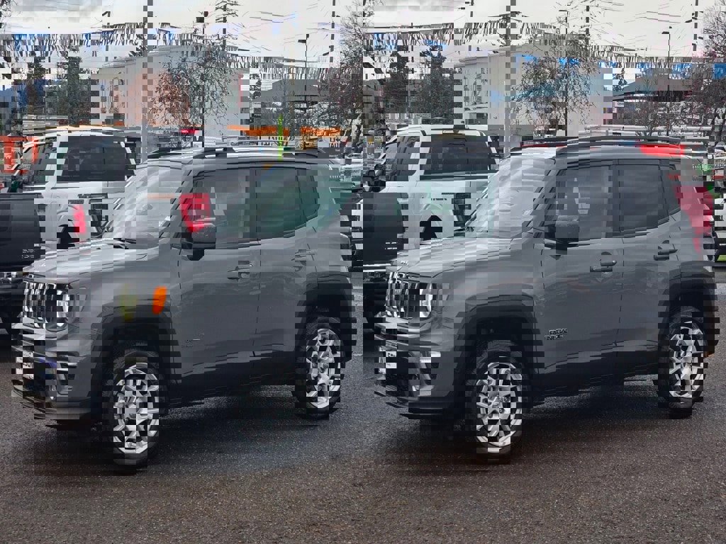 Used 2021 Jeep Renegade Latitude w/ Luxury Group I image 26