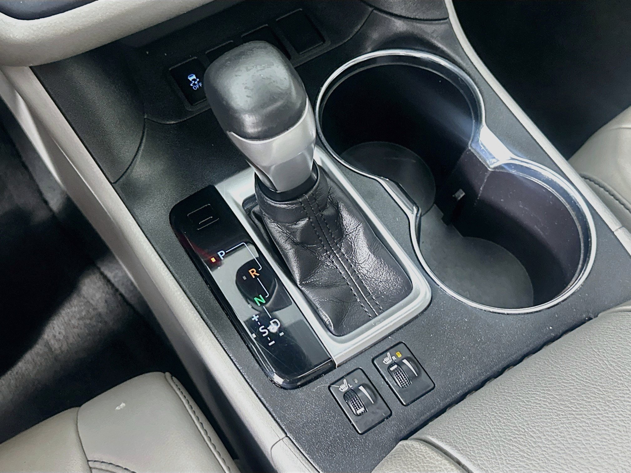 Used 2019 Toyota Highlander XLE FWD image 25