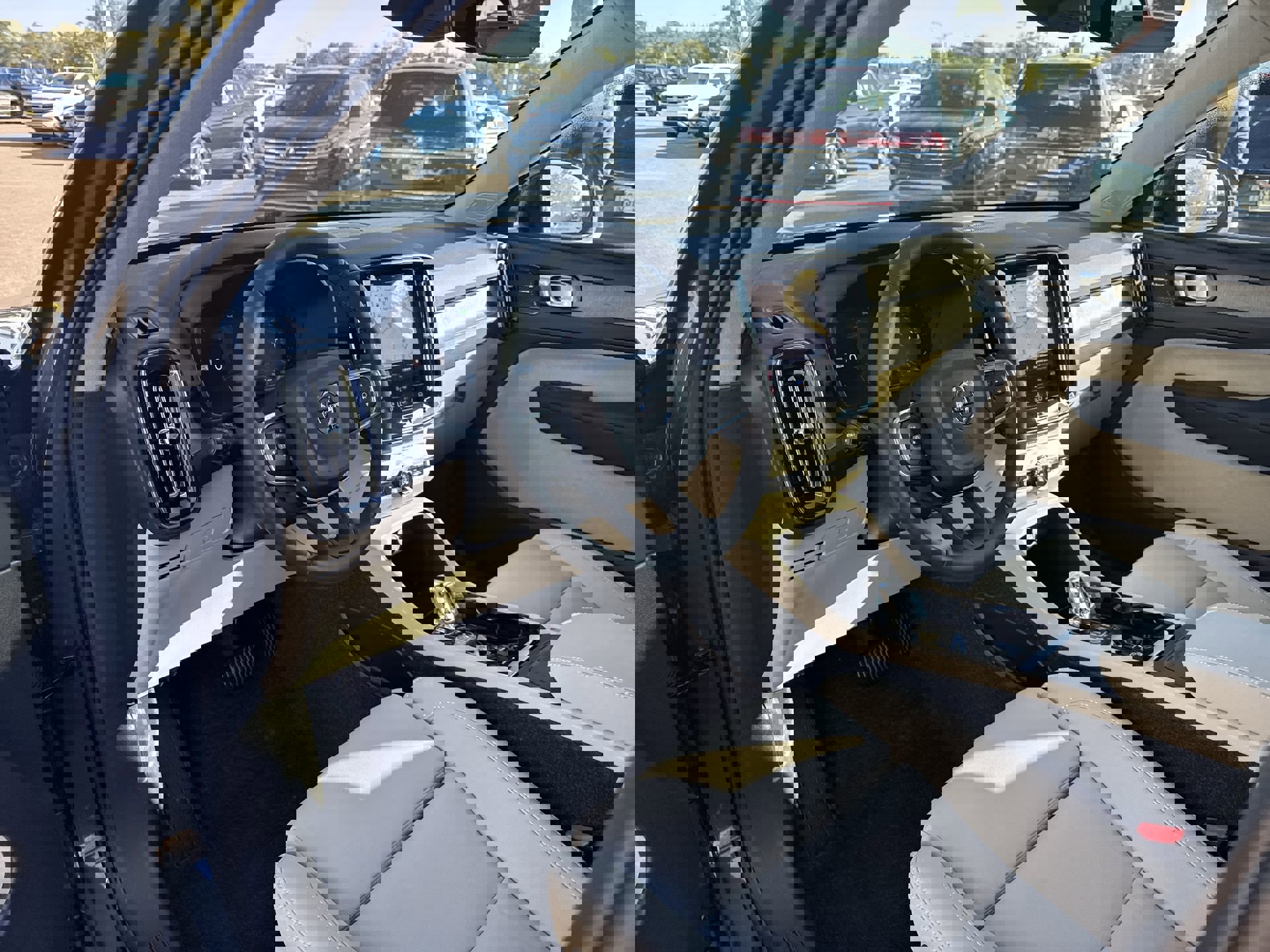 New 2026 Volvo XC40 B5 Ultra w/ Climate Package image 10