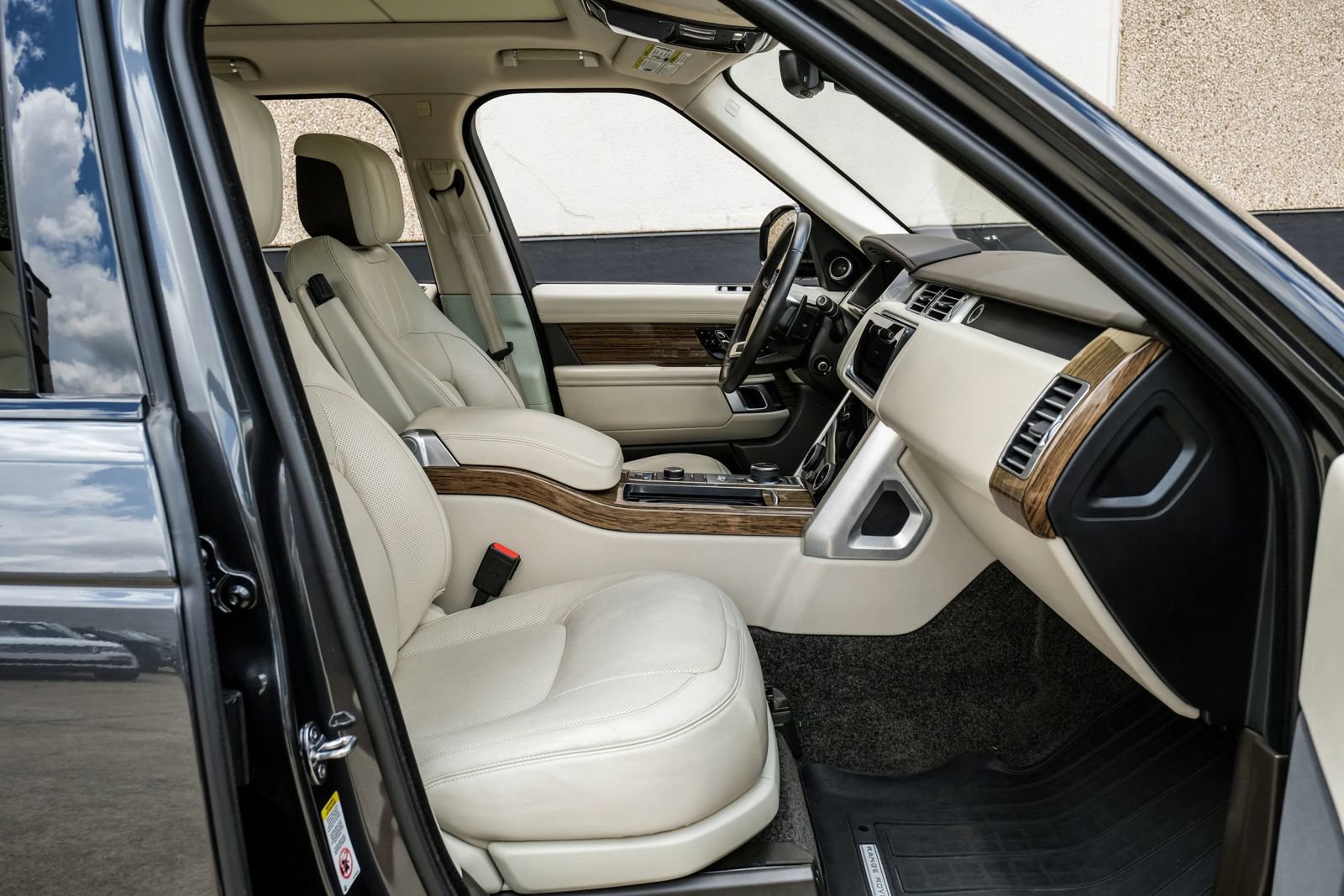 Used 2019 Land Rover Range Rover Supercharged AWD/4WD image 31