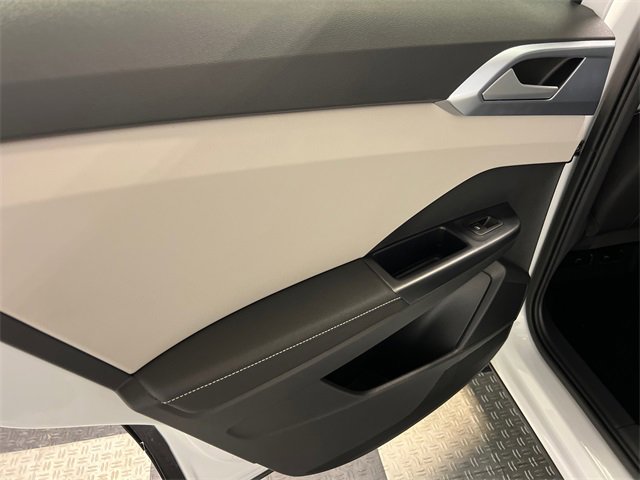 New 2026 Volkswagen Taos SE image 10