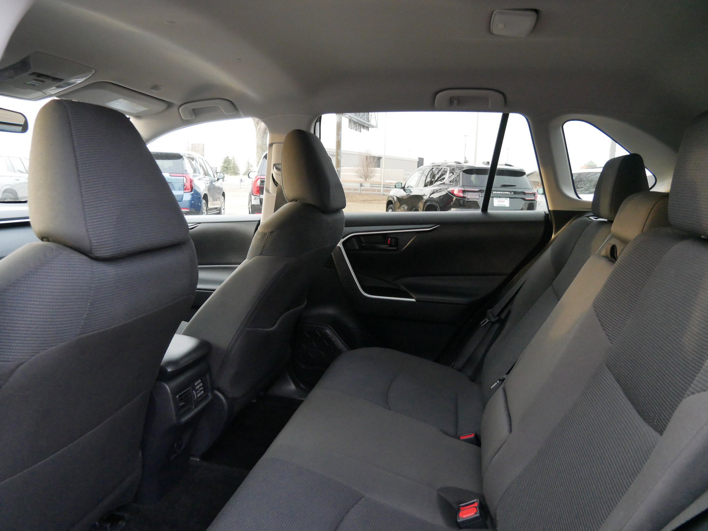 Used 2025 Toyota RAV4 LE AWD/4WD image 10