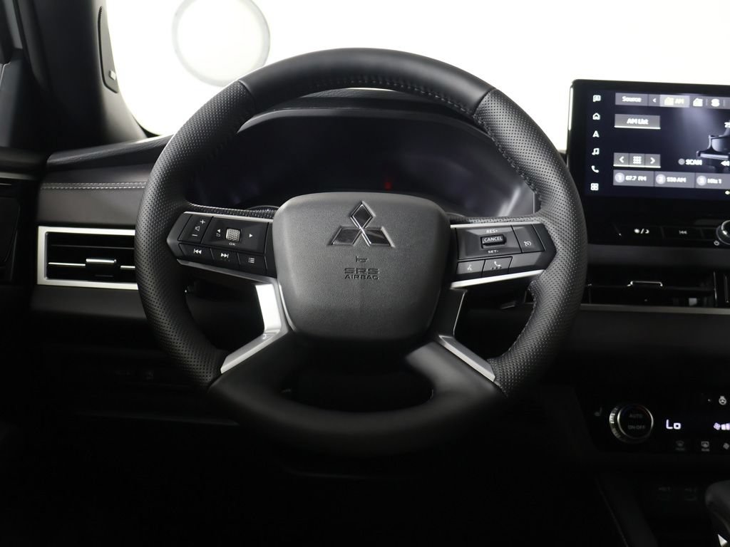 New 2026 Mitsubishi Outlander LE AWD/4WD image 38