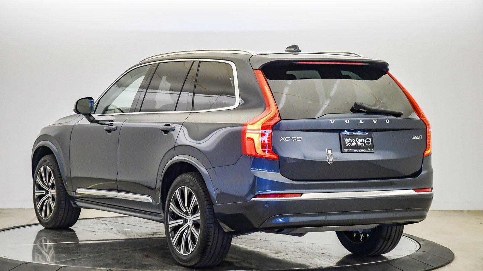 Used 2025 Volvo XC90 B6 Ultra AWD/4WD image 2