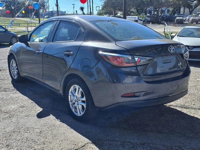 Used 2017 Toyota Yaris iA image 4