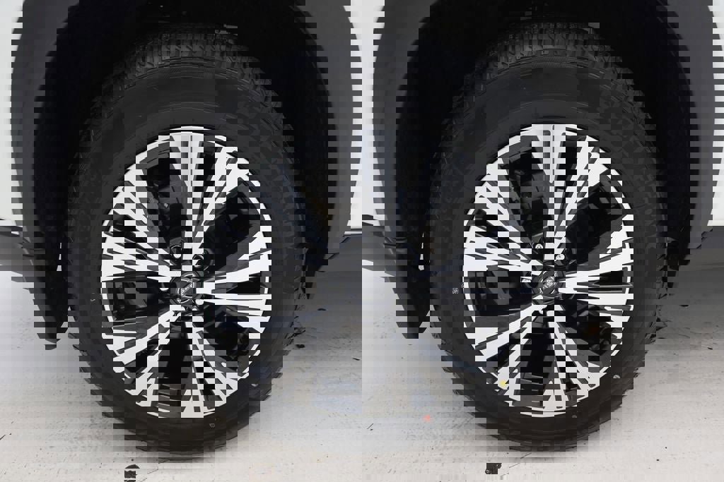 Used 2023 Nissan Rogue SV w/ SV Premium Package image 10