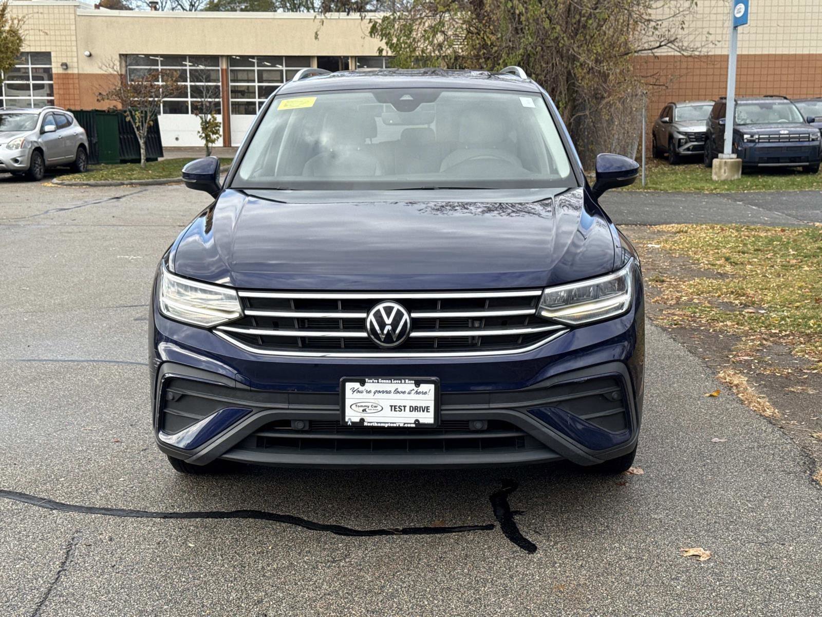 Certified 2022 Volkswagen Tiguan SE image 2
