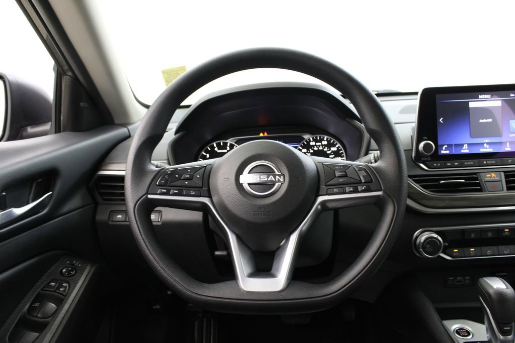 Used 2025 Nissan Altima 2.5 SV FWD image 18