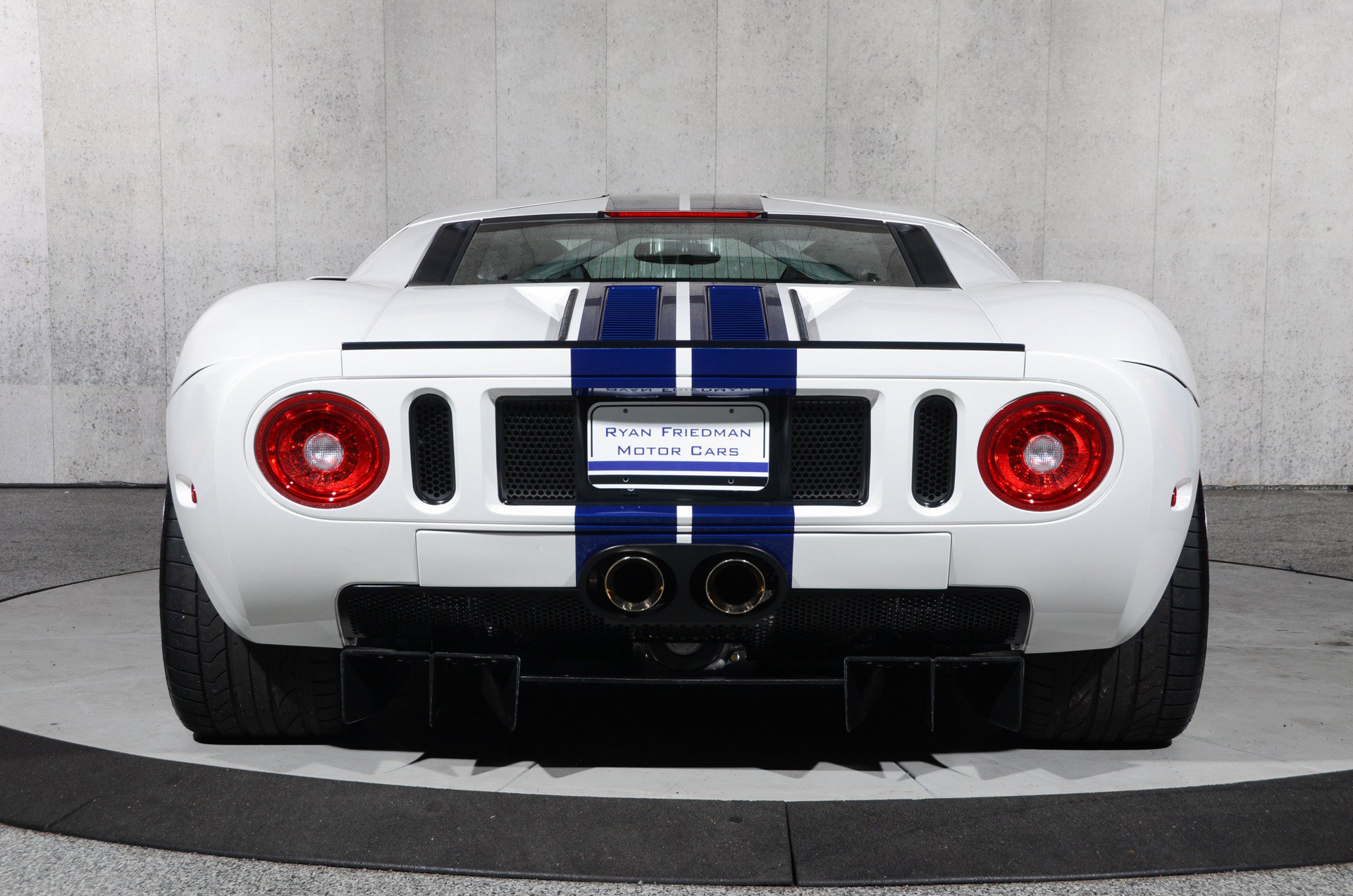 Used 2006 Ford GT RWD image 29