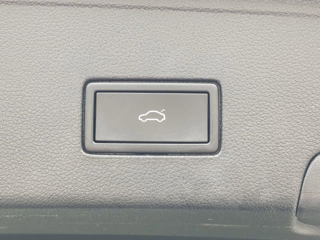 Certified 2022 Volkswagen Atlas Cross Sport SE w/ Panoramic Sunroof Package image 10