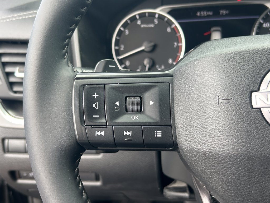 Used 2025 Nissan Rogue SV FWD image 18