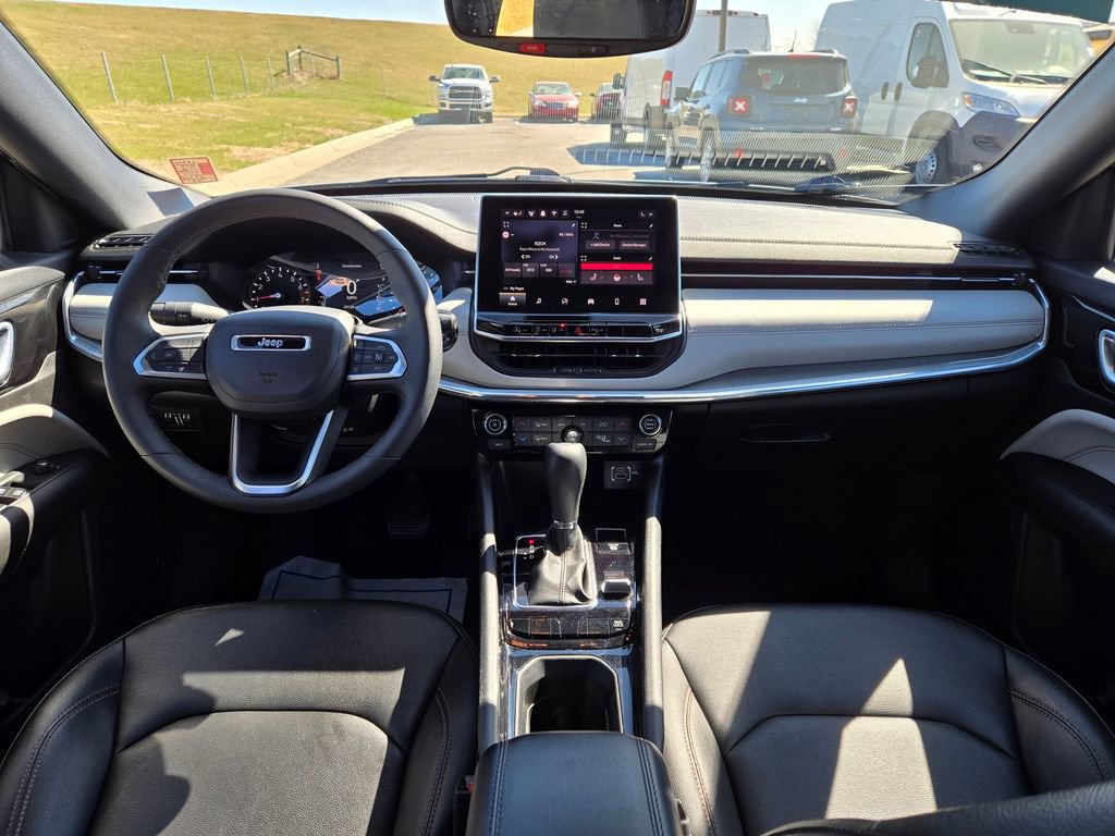 Used 2024 Jeep Compass Limited image 17