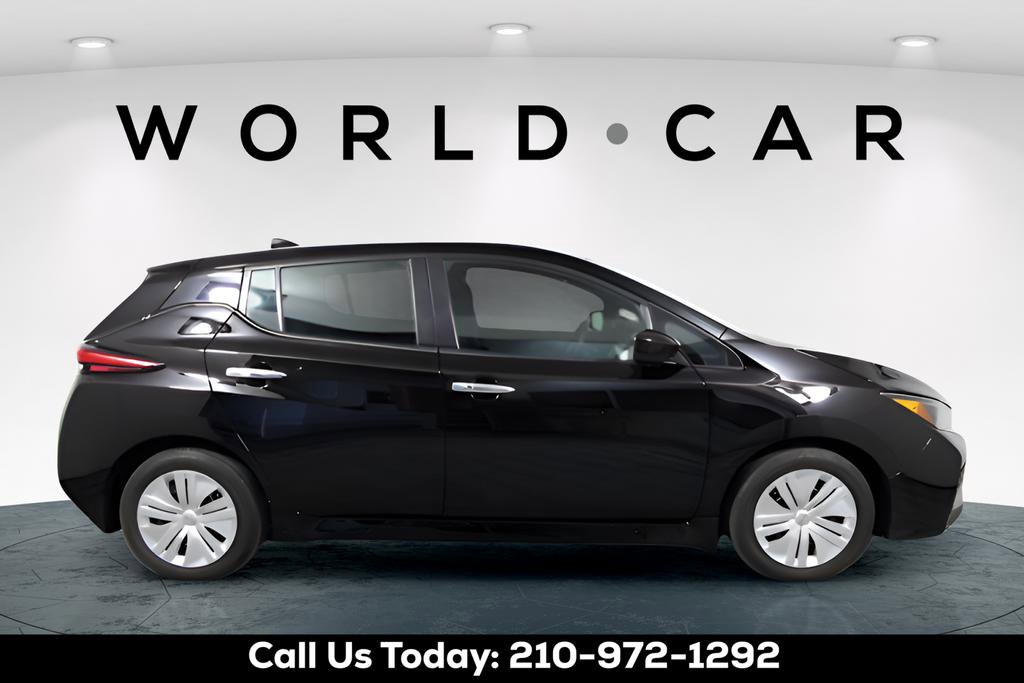Used 2025 Nissan Leaf S image 11