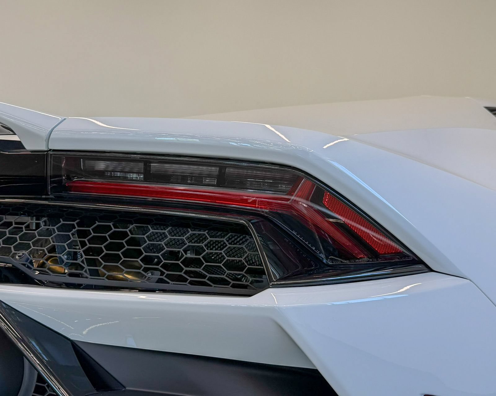 Used 2022 Lamborghini Huracan EVO RWD image 46