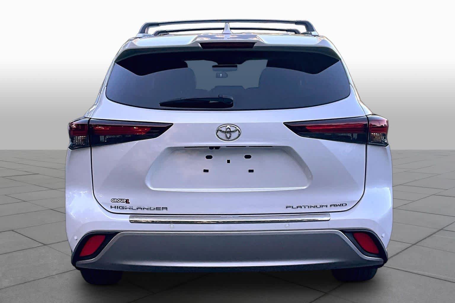 Used 2024 Toyota Highlander Platinum AWD/4WD image 5