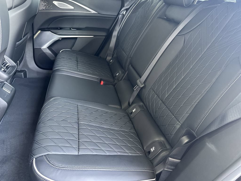 New 2026 Cadillac Lyriq V w/ Exterior Carbon Fiber Package AWD/4WD image 32
