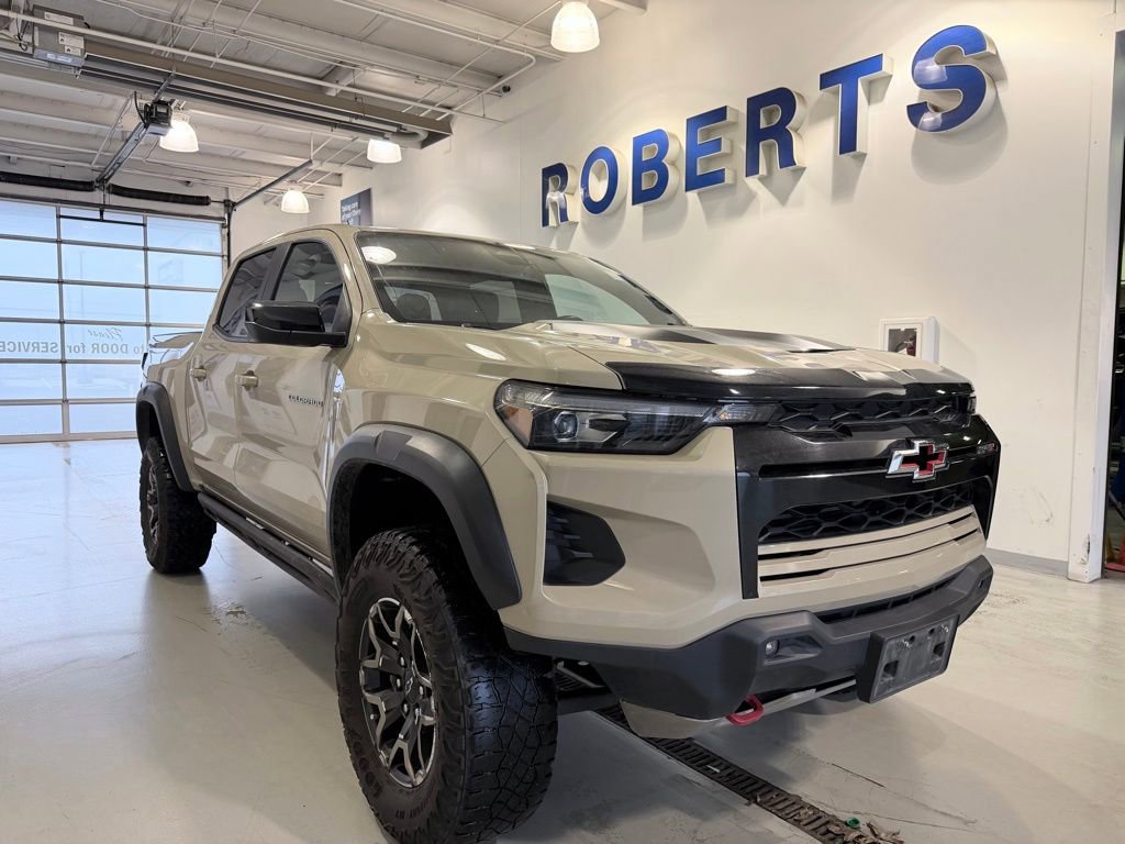 Used 2024 Chevrolet Colorado ZR2 w/ ZR2 Convenience Package III AWD/4WD image 2