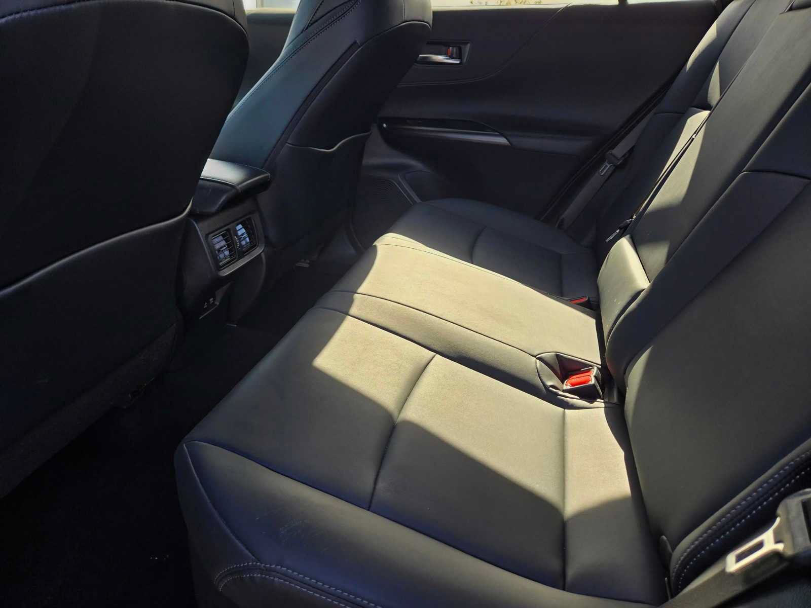 Used 2022 Toyota Venza XLE AWD/4WD image 16