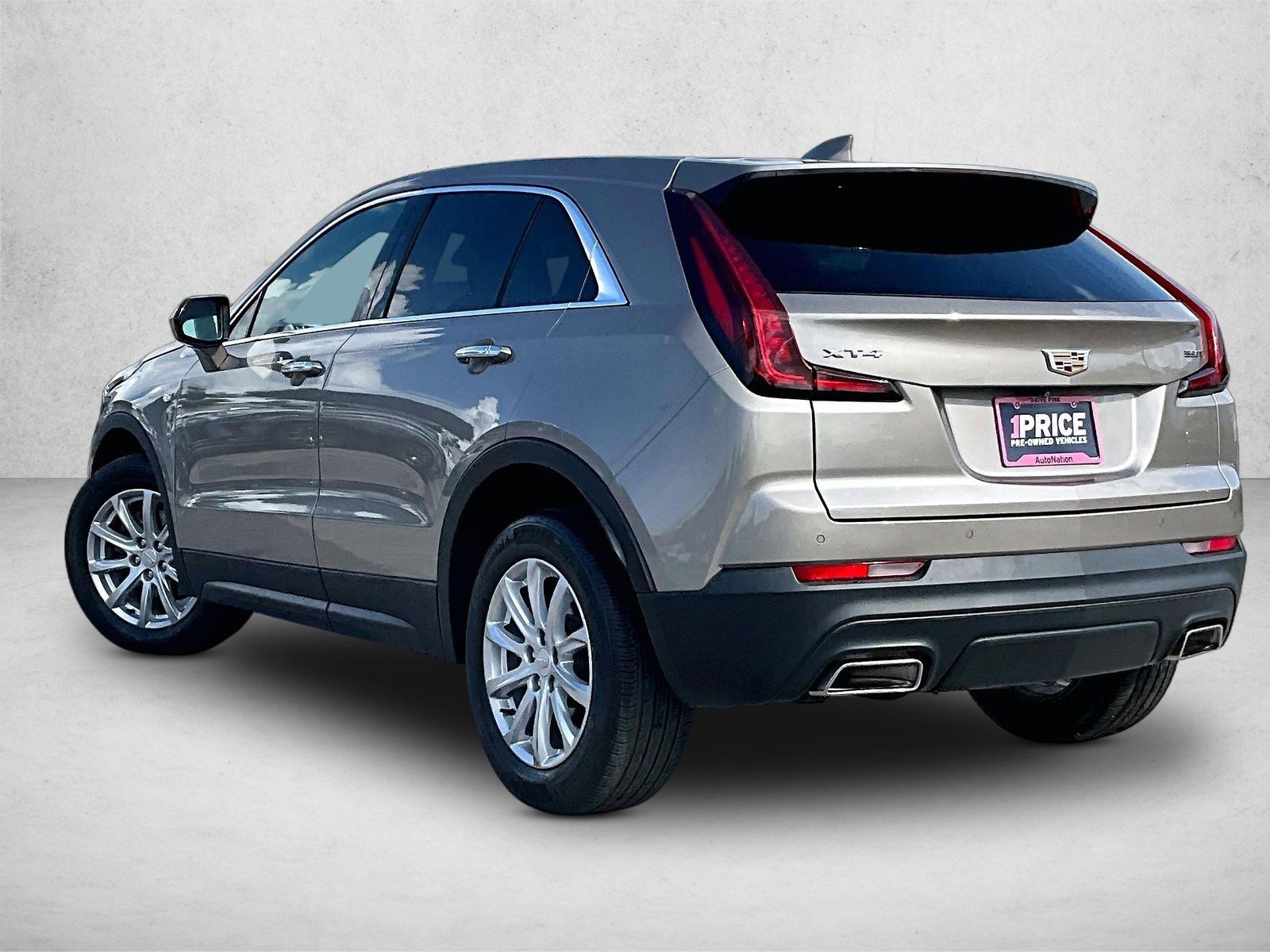 Used 2023 Cadillac XT4 Luxury w/ Cold Weather Package FWD image 13