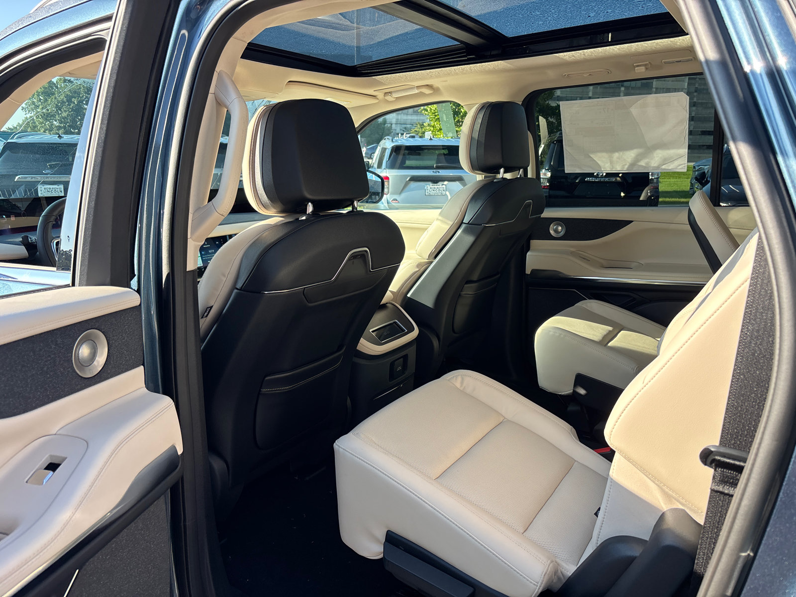 New 2027 Lincoln Navigator L Reserve AWD/4WD image 27