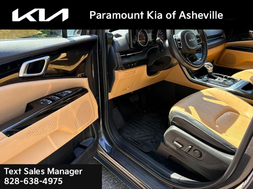 Certified 2023 Kia Carnival EX image 17