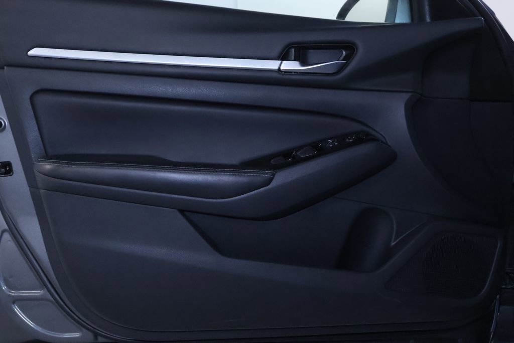 Used 2023 Nissan Altima 2.5 SV image 12