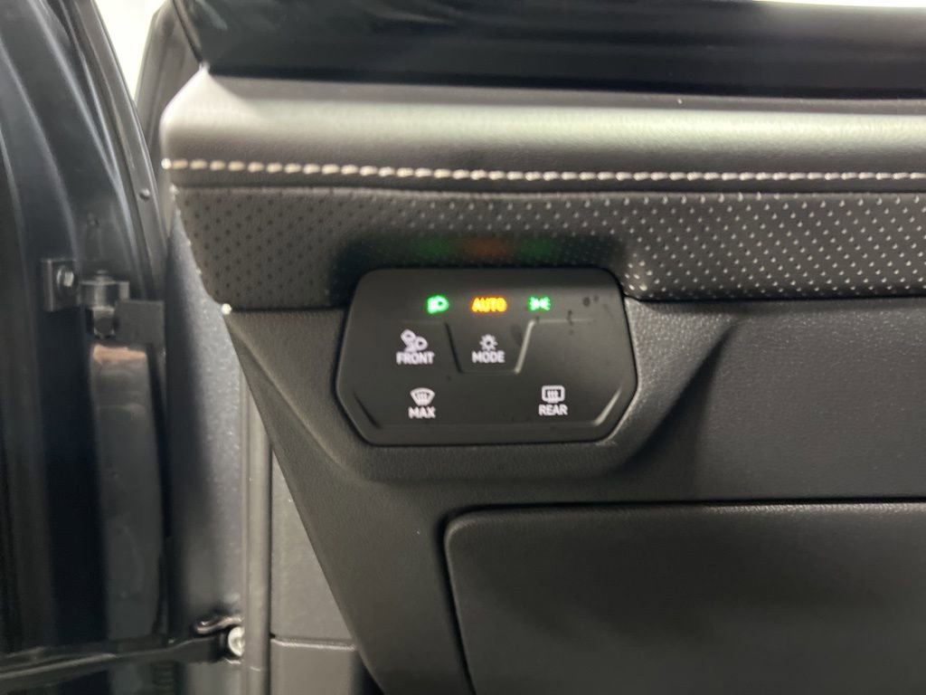 Used 2024 Volkswagen Atlas Cross Sport SE image 24