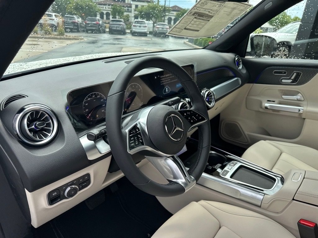 New 2025 Mercedes-Benz GLB 250 4MATIC image 18
