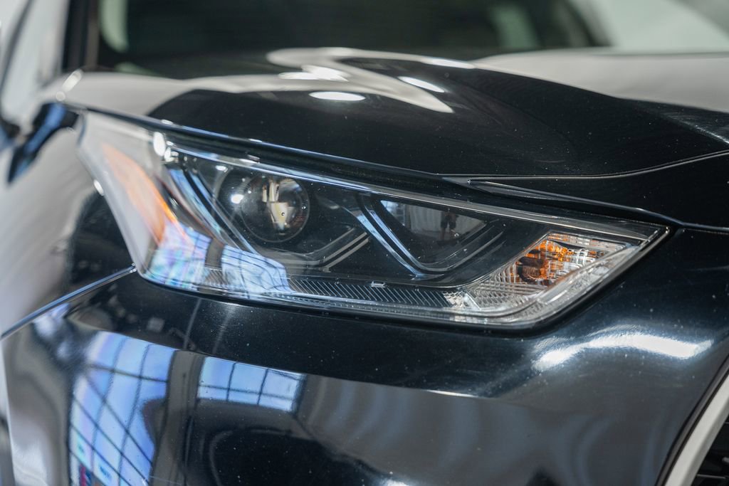 Used 2023 Toyota Highlander XLE image 11