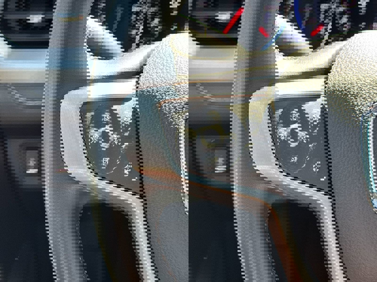 Used 2023 GMC Acadia SLT w/ Technology Package image 19