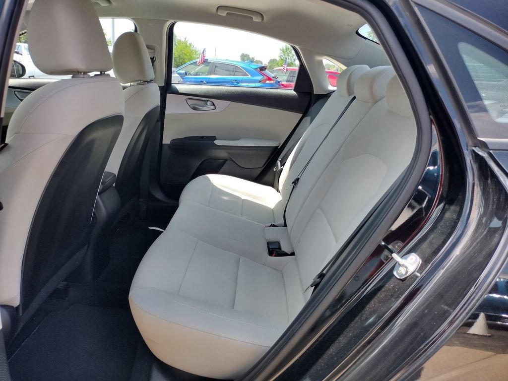 Used 2023 Kia Forte LXS FWD image 7
