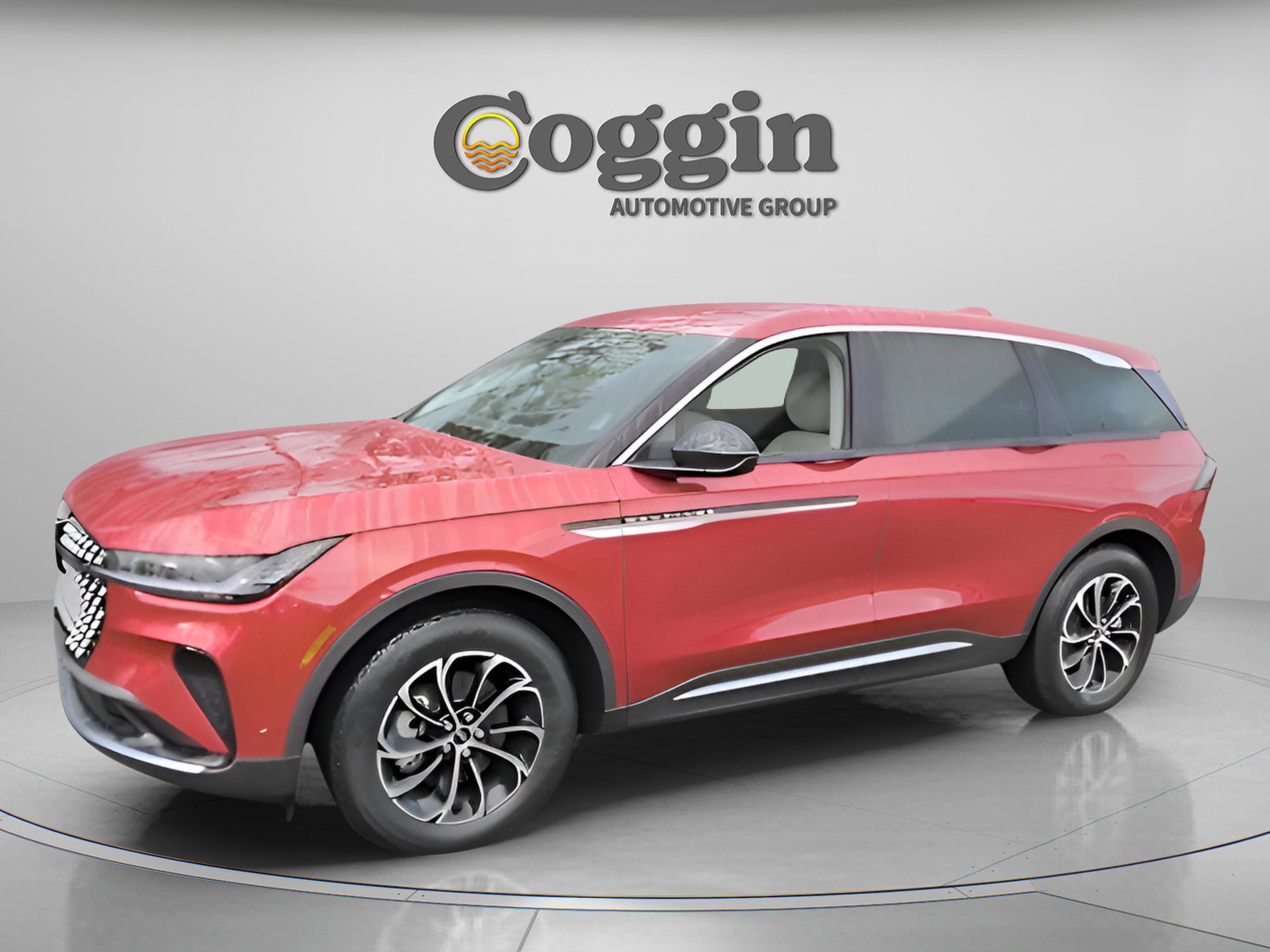 Used 2024 Lincoln Nautilus Premier image 2