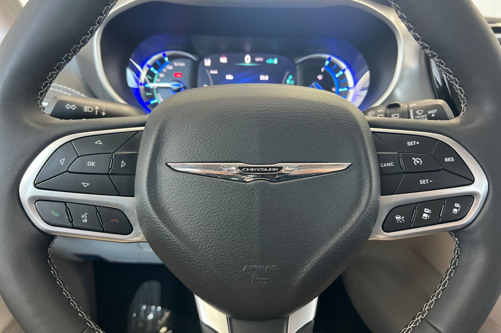 Used 2024 Chrysler Pacifica Limited FWD image 28