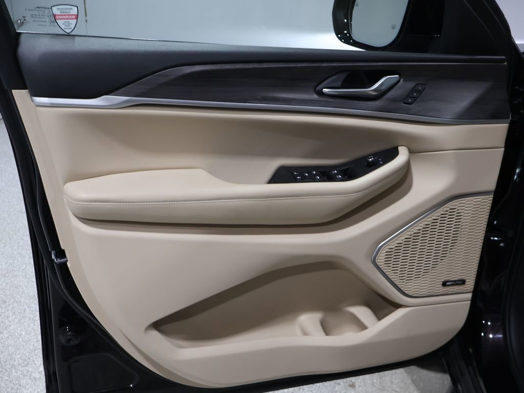 Used 2023 Jeep Grand Cherokee L Limited w/ Luxury Tech Group II image 14