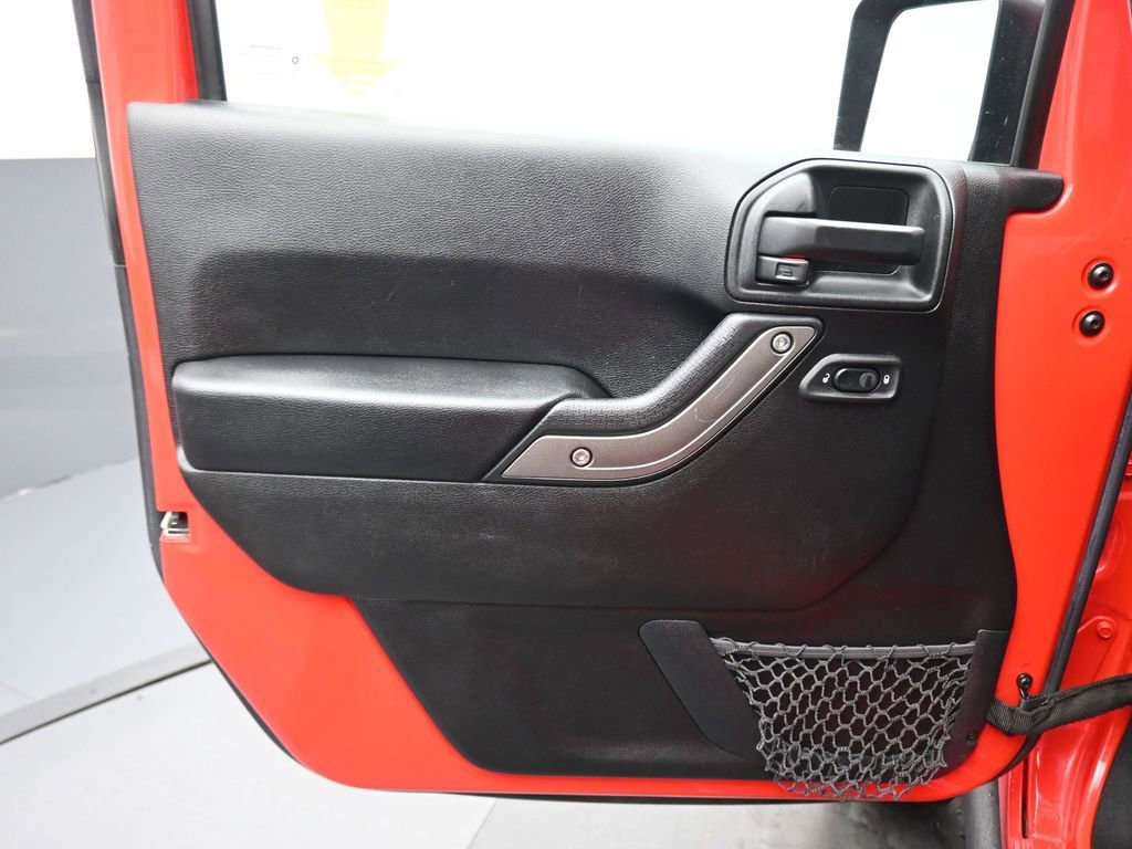 Used 2017 Jeep Wrangler Unlimited Willys image 9