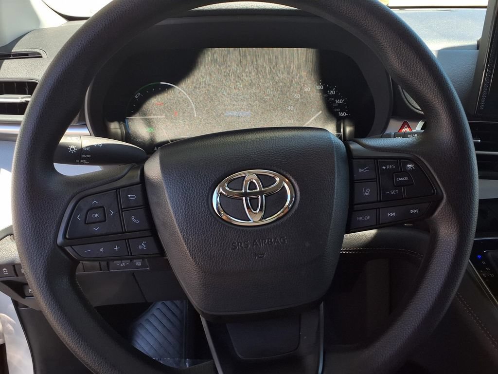 Certified 2026 Toyota Sienna LE FWD image 12