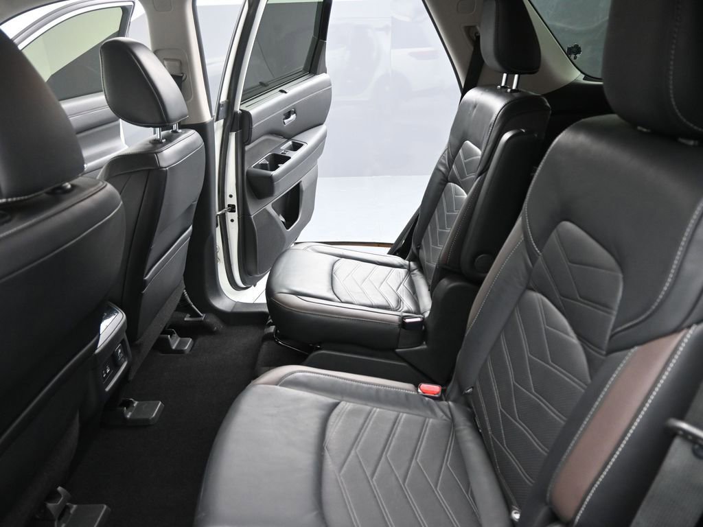 Used 2022 Nissan Pathfinder Platinum w/ Cargo Package image 15