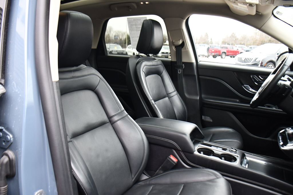 Used 2023 Lincoln Corsair Reserve w/ Equipment Group 201A image 16