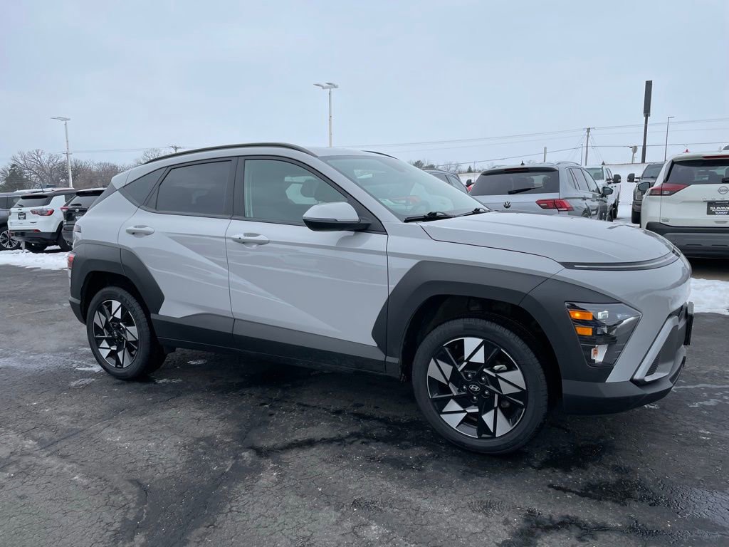 Used 2024 Hyundai Kona SEL image 2